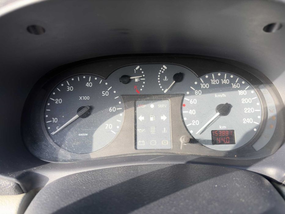 Renault Clio Symbol 1.4 MPI 2003, acte la zi