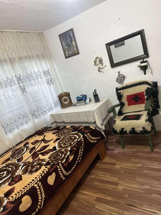 Vând casă bătrânească sau schimb cu apartament  Strehaia ,Simian Motru