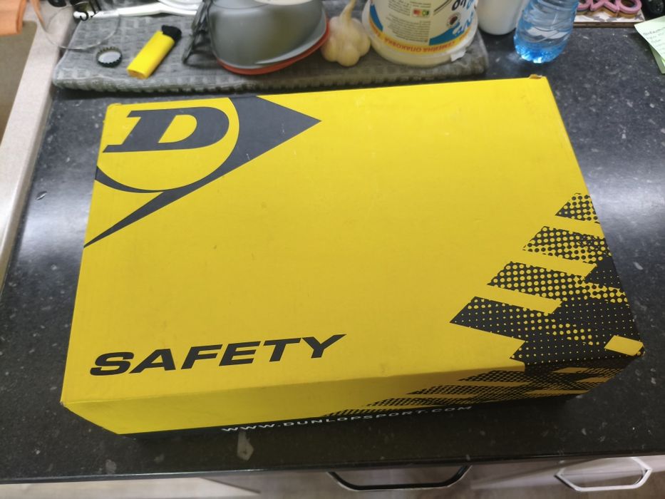 Предпазни работни обувки DUNLOP