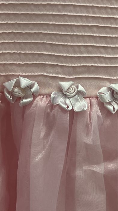 Продам нарядное платье для девочки