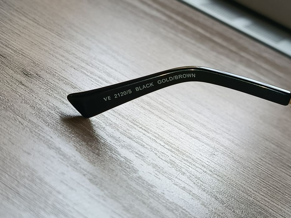 Очки Versace оригинал :3
VE 2120/s Black Gold/Brown
Made im Italy
+998