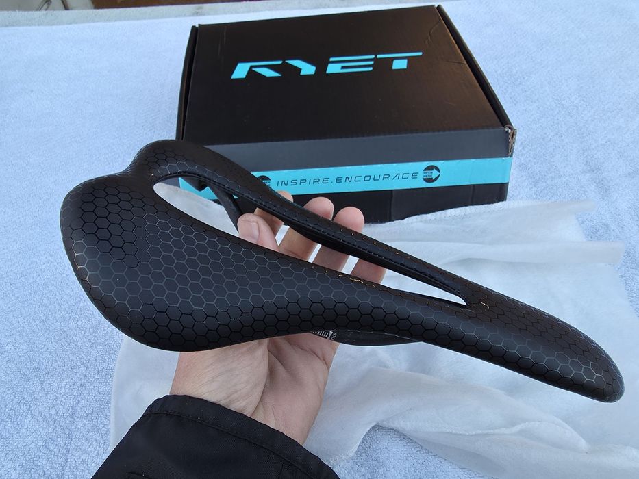 Șa de bicicleta din carbon RYET