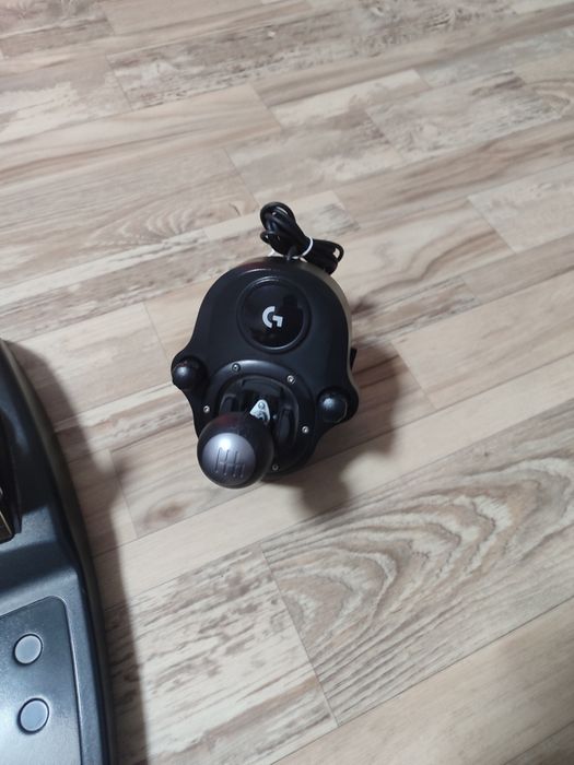 Продам игровой руль Logitech g29 с мкпп