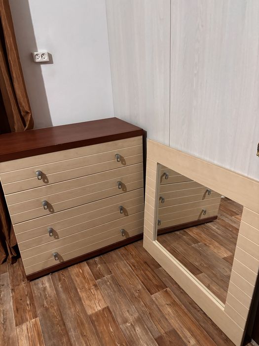 Продаю спальный гарнитур