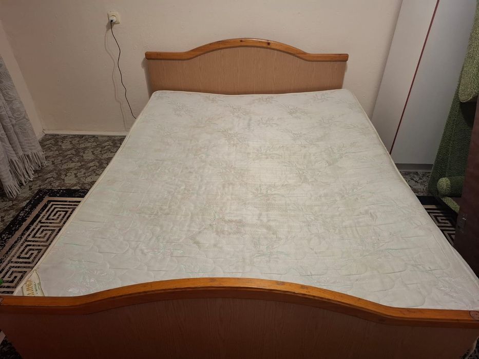 Продам 2х спальную кровать б/у