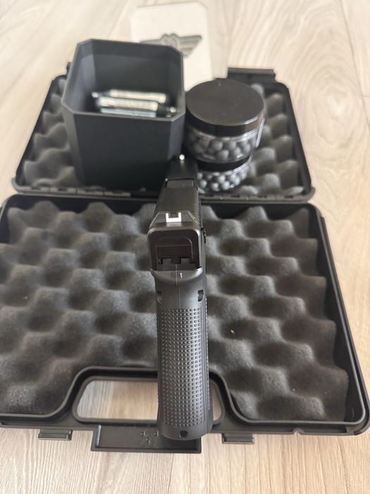 Glock 17 Gen 5 T4E .43 cal , CO2 , Umarex