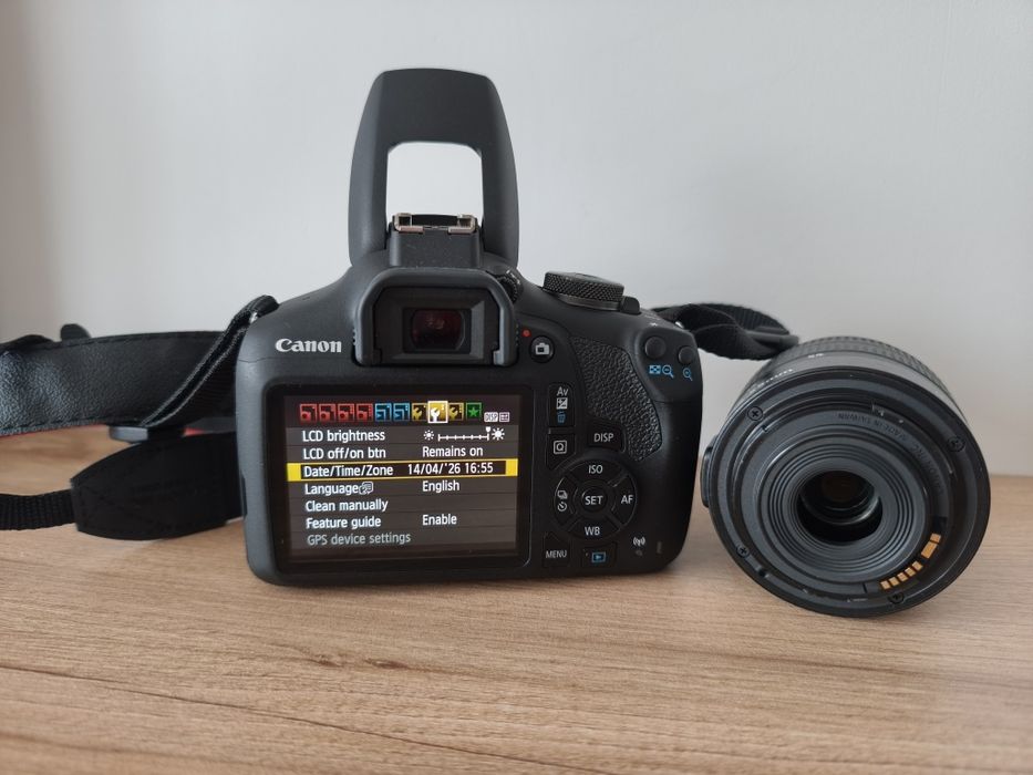 KIT Aparat foto DSLR Canon EOS 2000D 24.1 MP + Obiectiv EF-S 18-55mm DC III