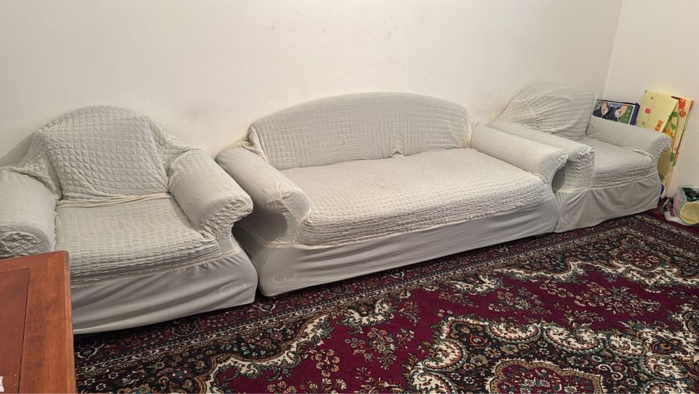 Срочно продам Диван с креслами