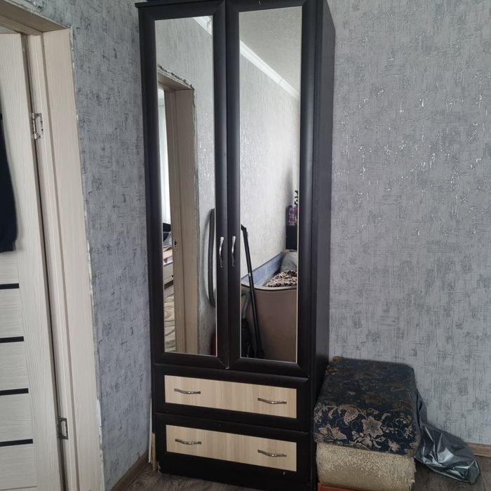 Продам комод и шкаф в подарок