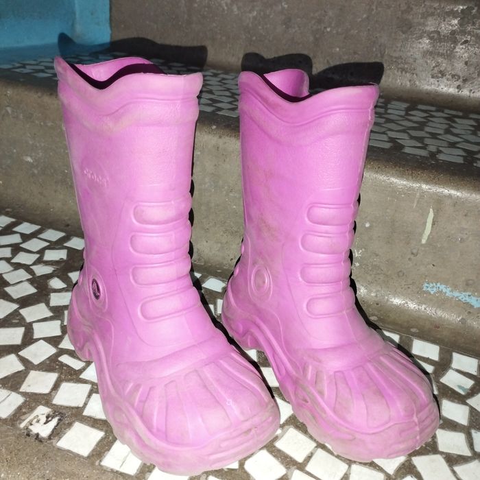 Продам резиновые сапоги на девочку