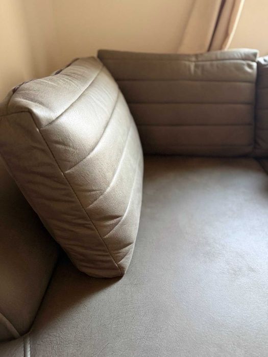 Продавам нов диван