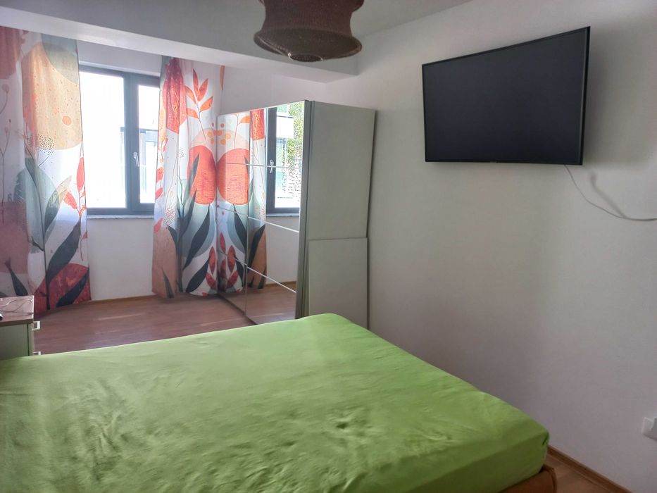 Apartament 3 camere in centrul Brasovului. Aproape de Aula Universitatii si Colina Universitatii. Bloc din 2016. Parcare demisol si boxa.