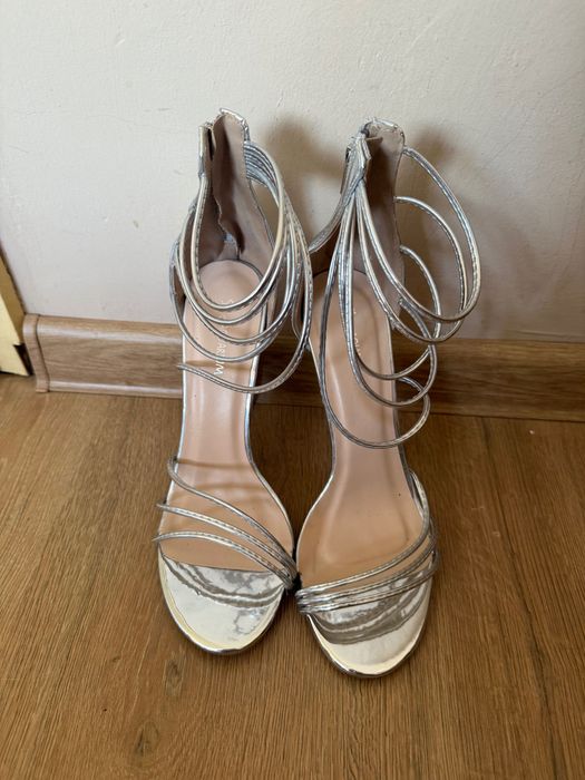 Дамски сребристи сандали от Shoe Aquarium