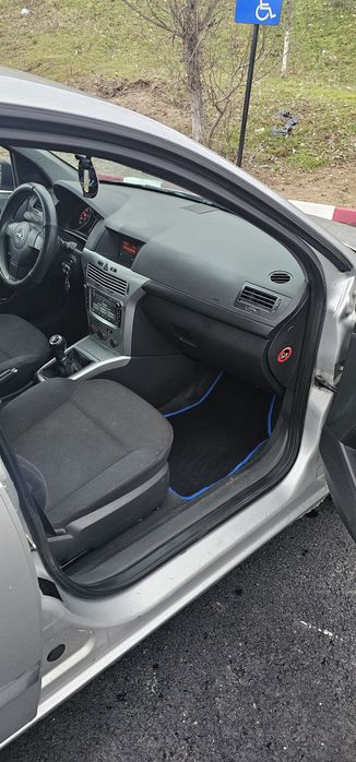 Vând Opel Astra H  2010