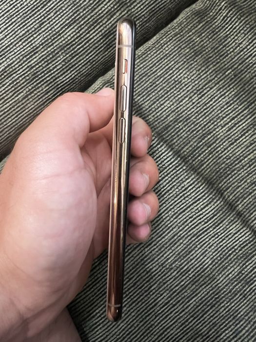 Iphone xs 64gb + подаръци