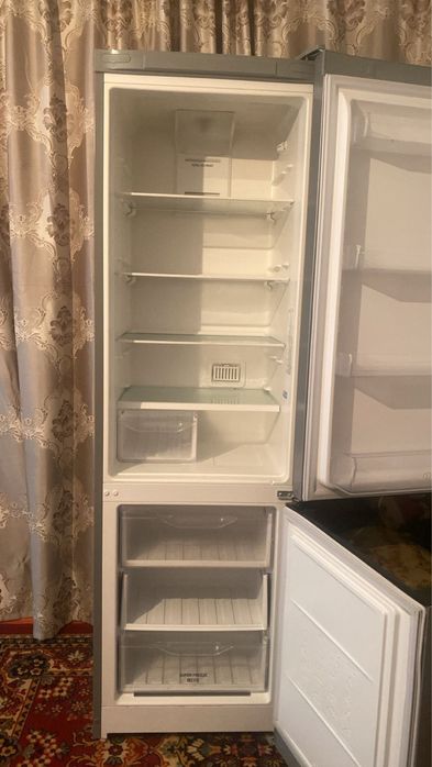 Продам Холодильник Индезит