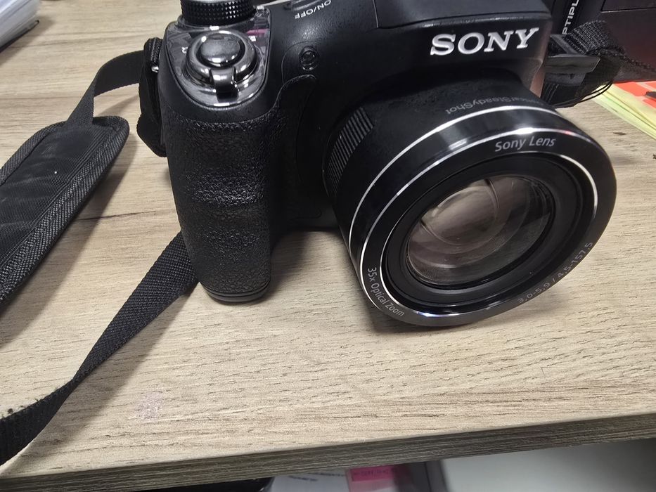 Дигиталенфотоапарат  SONY DSC-H300
