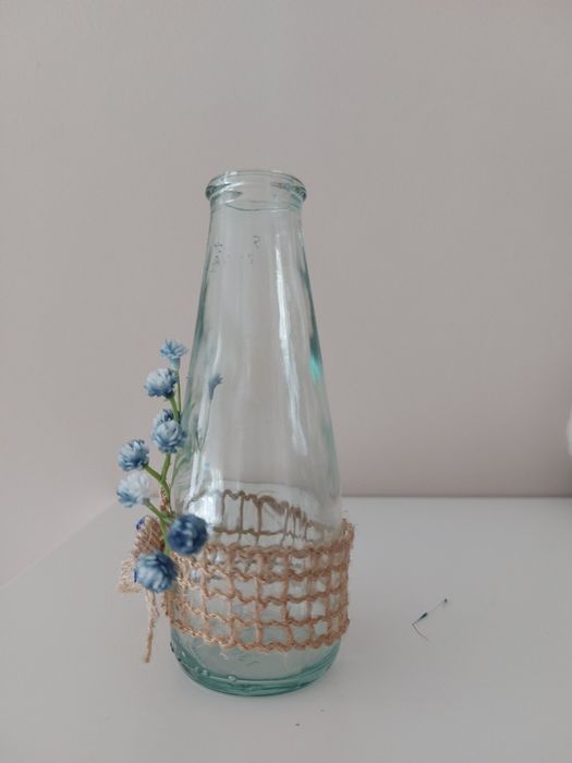 Стъклени бурканчета и шишенца за декорация