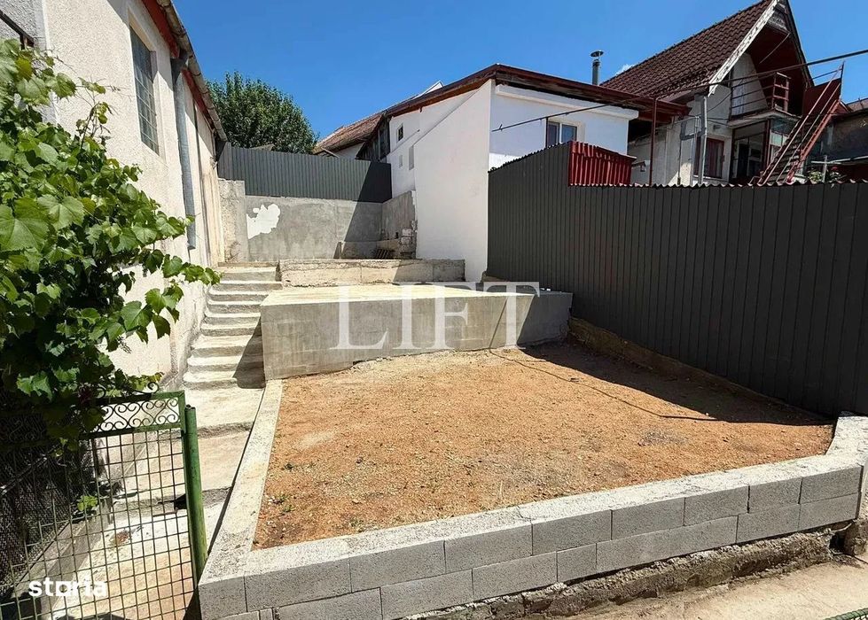 Apartament de 2 camere | Curte | Garaj | zona Centrul Istoric