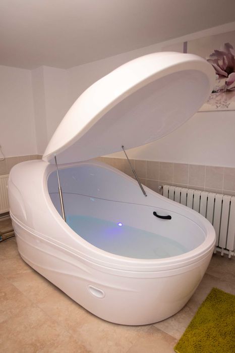 Pod relaxare si deprivare senzoriala in apa cu sare Epsom