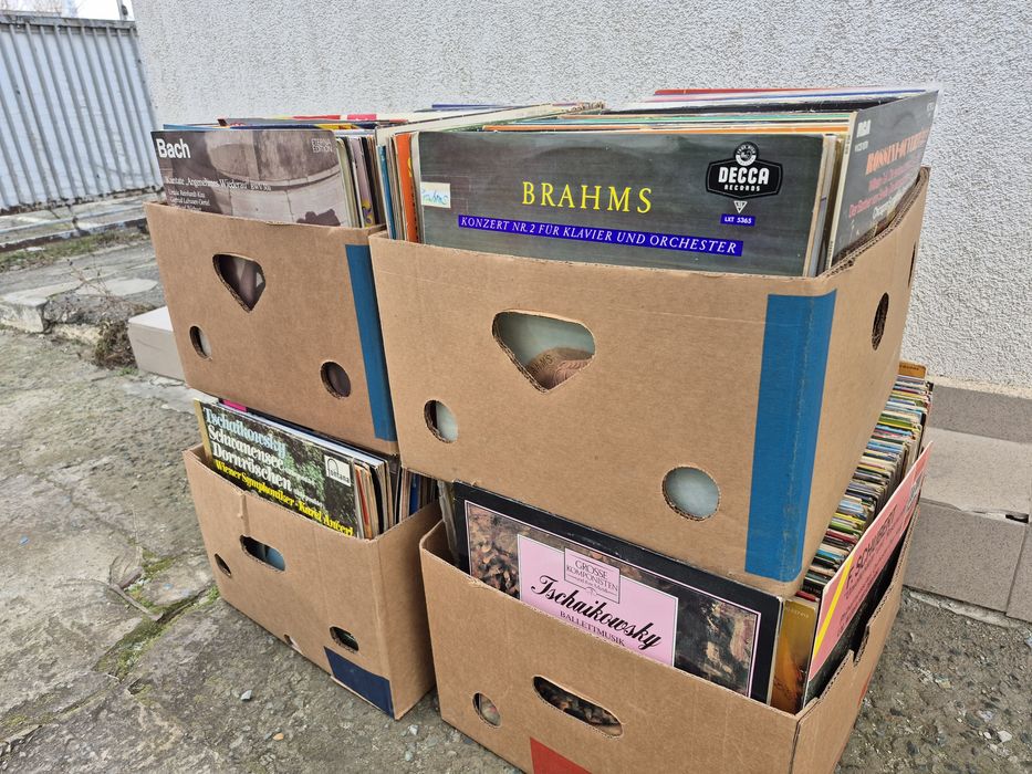Vând lot  150 de discuri vinil cu muzică clasică mixtă pentru  pick-up