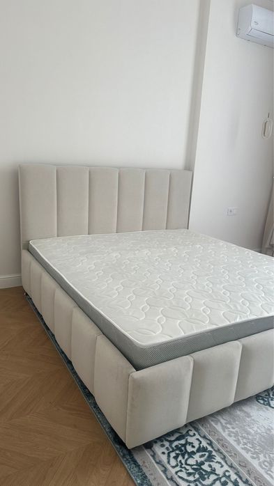 Двуспальная кровать