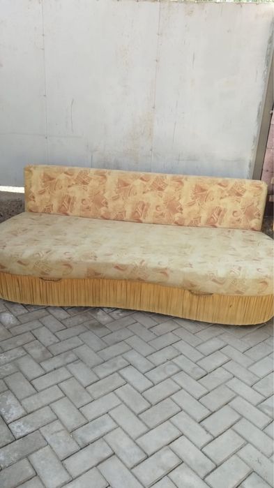 Продам диван в хорошем состояние