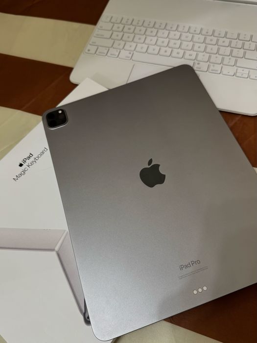 iPad Pro 12.9 M2 256GB + Magic Keyboard