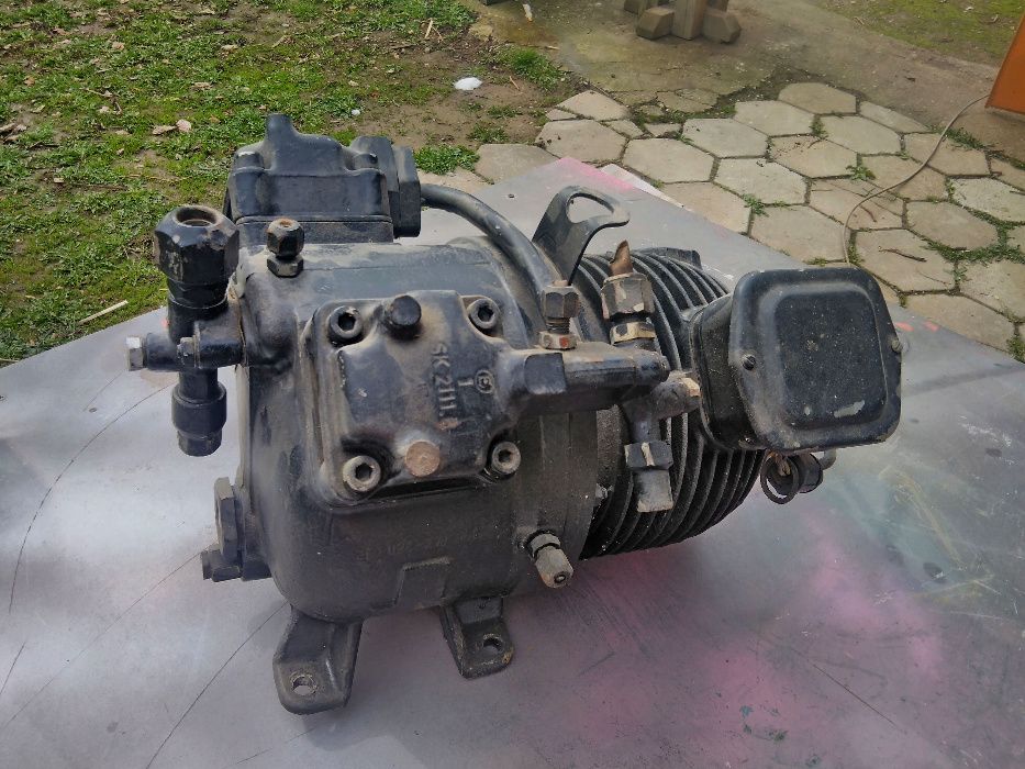 компресор трифазен