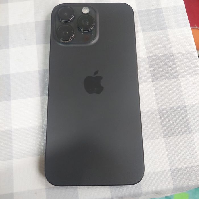 Vând IPhone 15 pro max