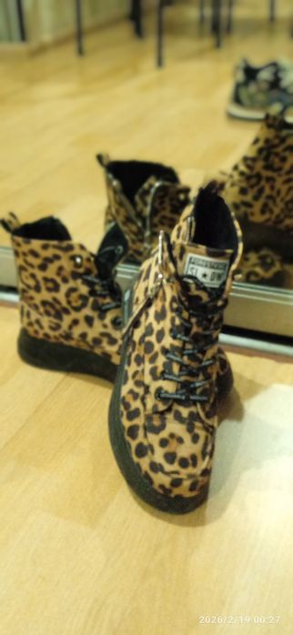 Продам ботинки один раз одели за 5000 отдам