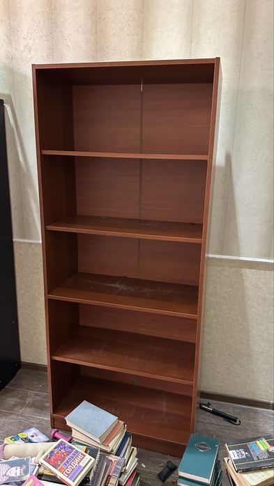 Продается книжный шкаф