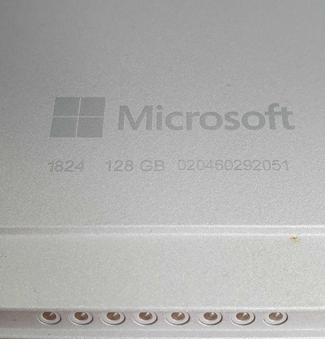 Microsoft Surface Go 1824 (128GB SSD / 8GB RAM) – Pentru piese / Ecran intact