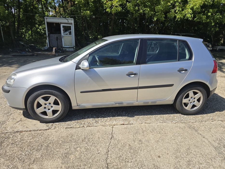 Piese Auto din Dezmembrari pentru VW Golf  5 2005 1.6 benzină