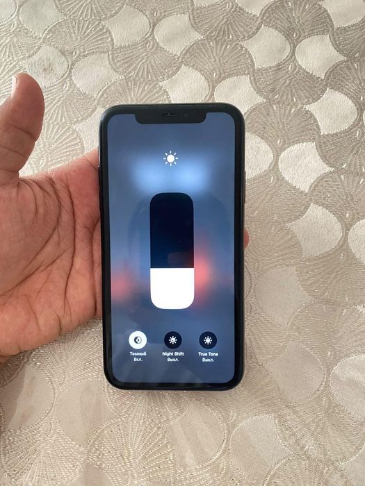 iPhone Xr xolati mo'shni emkost 83% 64 talik narxi keliwiladi