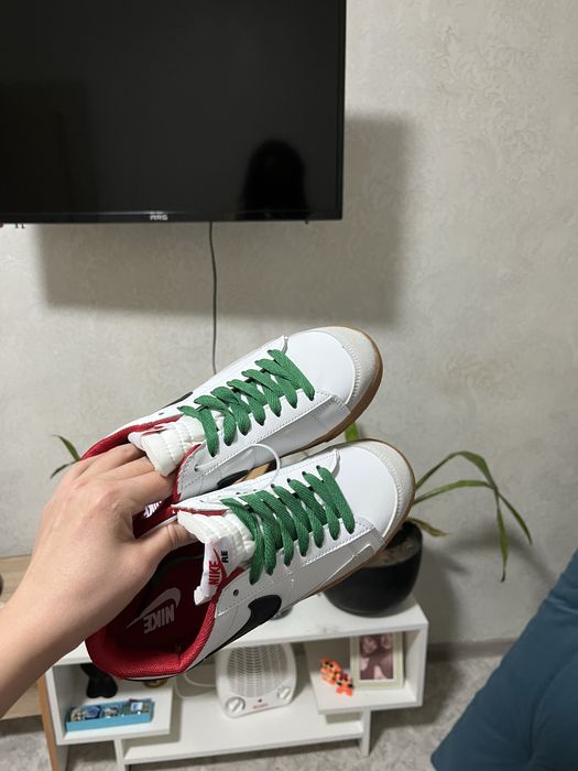 Продам кроссовки