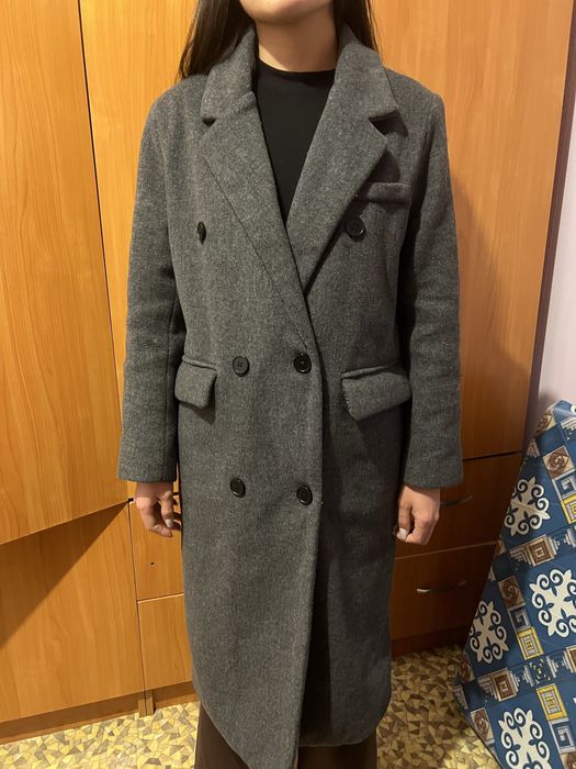 Продам серое пальто осень-зима