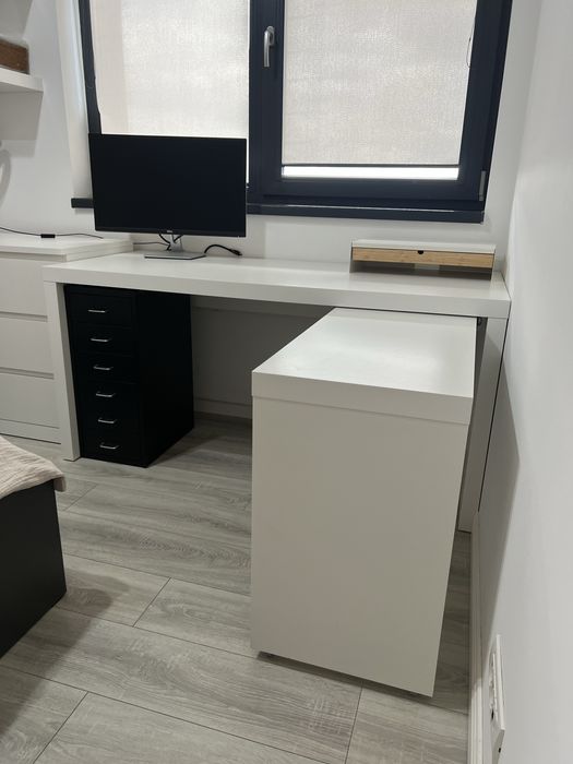 Birou IKEA MALM cu tăblie culisantă