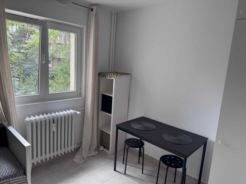 Inchiriez garsoniera renovata Piata Alba Iulia
