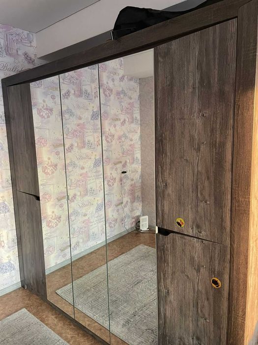 Спальный гарнитур в комплекте!