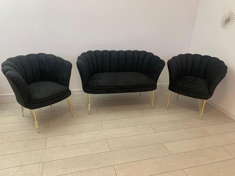 Комплект двуместно канапе и две кресла  303€