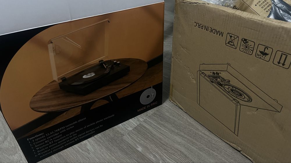 Виниловый проигрыватель новый