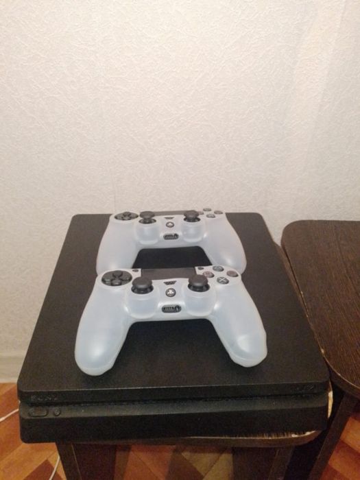 Плейстейшен PS 4 slim