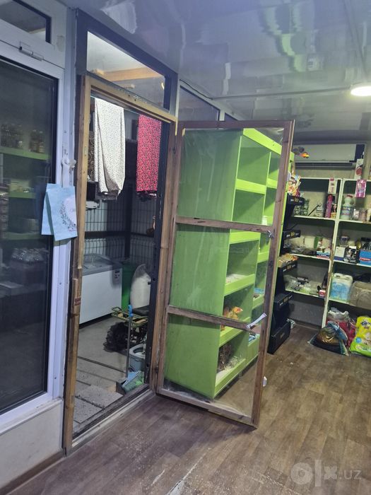 Konteyner do'kon sotiladi,jihozlari bilan birga