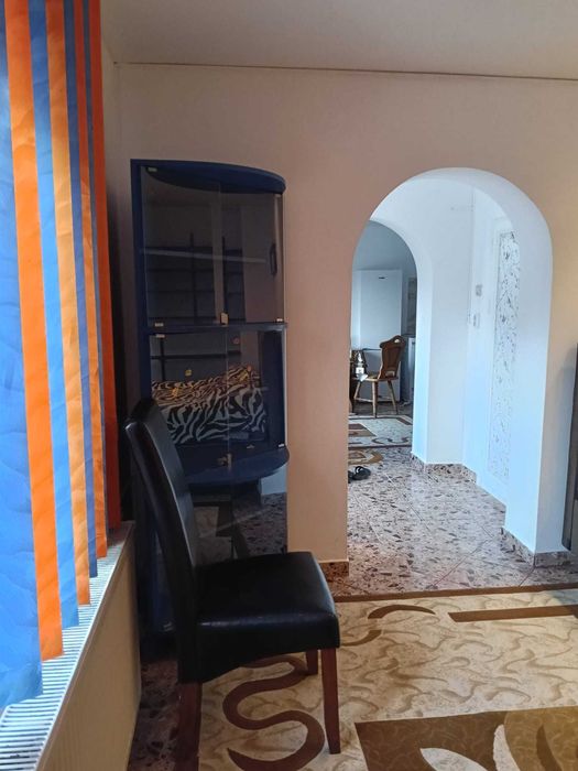 Inchiriez casă Titu