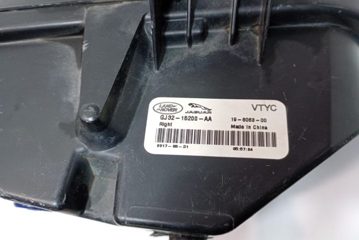 Far ceata dreapta cu doua prinderi rupte GJ3215200AA Land Rover Range