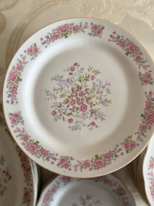 Тарелки круглые и овальные