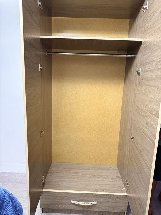 Продаю шкаф в нормальном состояние