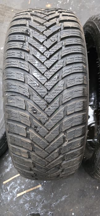 Гуми 2бр 205/55/16 - 1бр  - 75лв