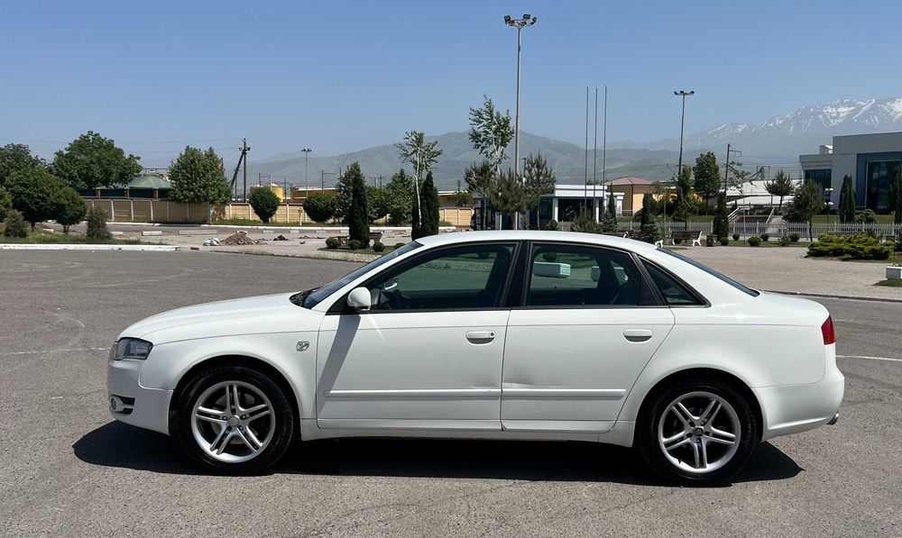 Audi A4 в хорошем состояние 1.8 турбо